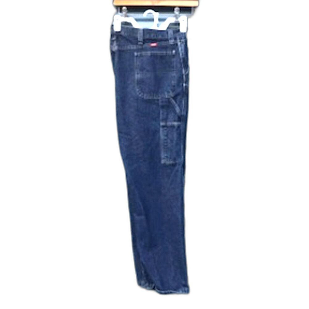 Size: 40 x 32 Blue Jeans . 80% Cotton Polyester 20% . Wrangler . New w/o Tags